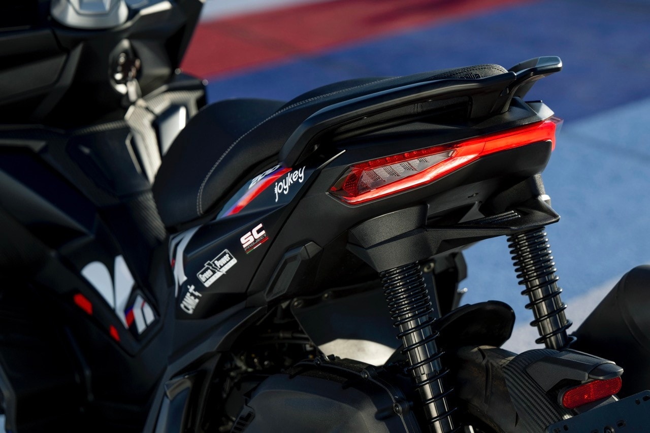 ApriliaSR GT Replica 2025: lo scooter con le grafiche della MotoGP